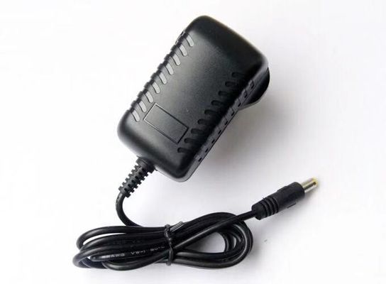Cargador de adaptador de CC de CA regulado por pared TUV 5V 1A Adaptador de corriente